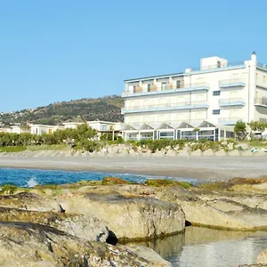 Capo Nettuno 4*, Capo dʼOrlando Italie